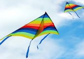 Парад на хвърчилата с пясък между пръстите