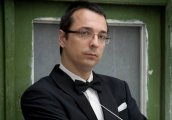 Павел Златаров диригентът на Приказки за обой